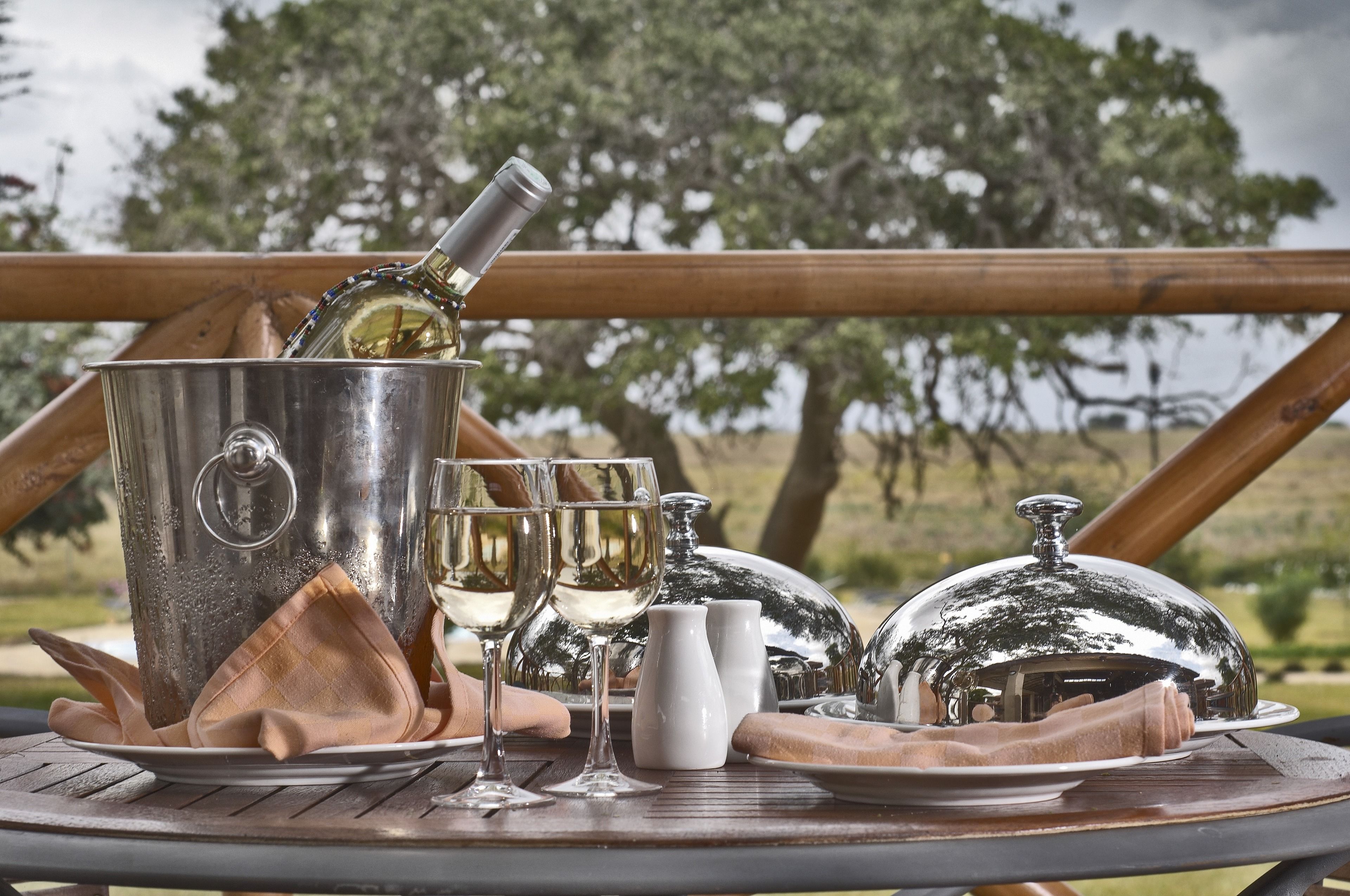 S'hi serveixen plats de cuina internacional 