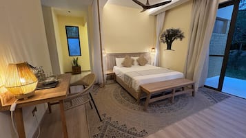 Bộ đồ giường cao cấp, két bảo mật tại phòng, bàn
