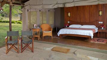 Premium bedding, in-room safe, desk