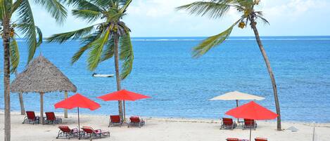 Private beach, sun-loungers, beach umbrellas, beach towels