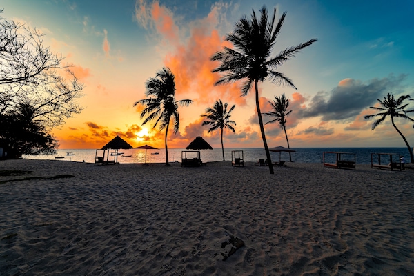 Private beach, sun loungers, beach umbrellas, beach towels