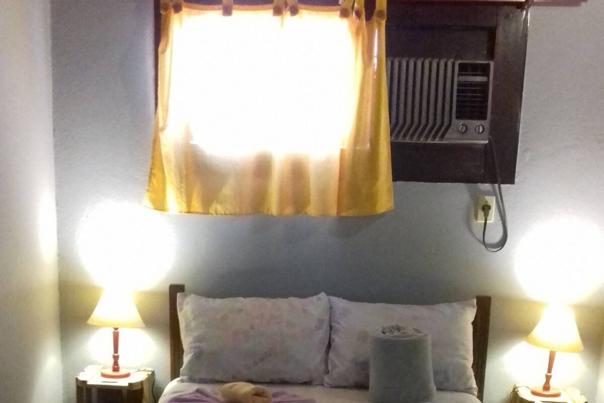 Suite Deluxe, vistas al río | Caja fuerte, decoración individual, cortinas opacas