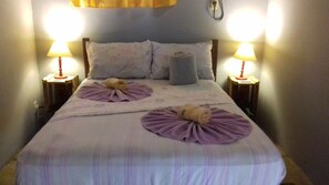 Suite Deluxe, vistas al río | Caja fuerte, decoración individual, cortinas opacas