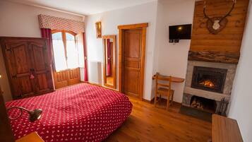 Double Room | Desk, cribs/infant beds, free WiFi, bed sheets