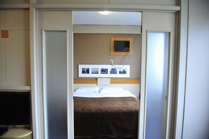 Superior Double Room (Studio ) | Minibar, in-room safe, desk, blackout drapes - Bergson Flat (Caxias do Sul)