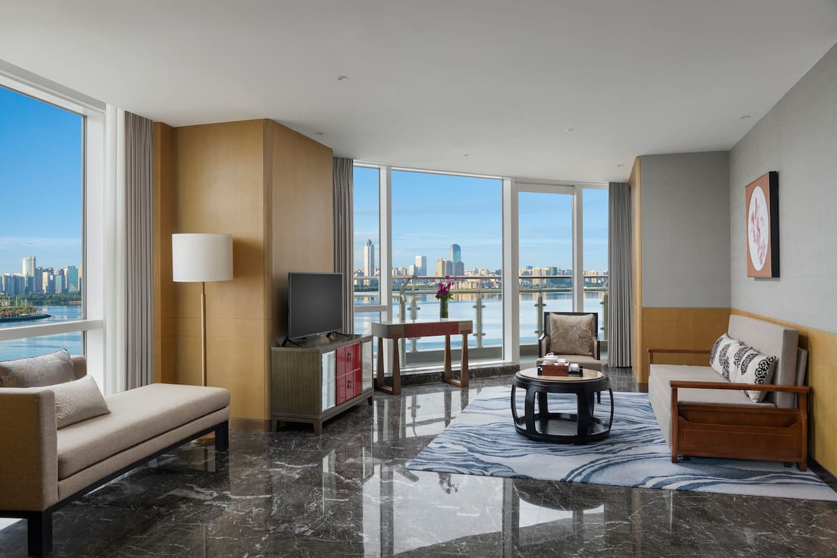 Suite, 2 Bedrooms, Sea View (Residential) | Minibar, in-room safe, desk, blackout drapes
