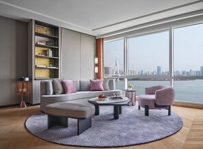 套房, 1 间卧室, 海景 | 迷你吧、客房内保险箱、办公桌、遮光窗帘