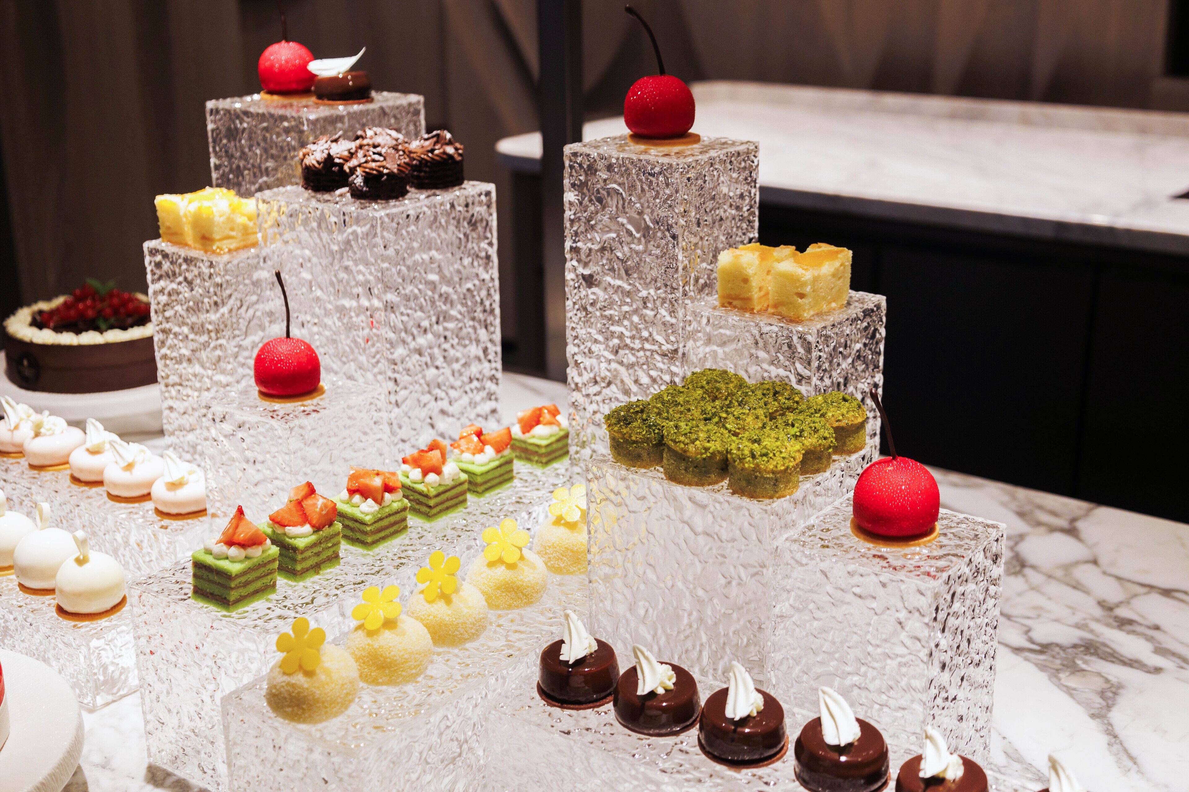 4 restaurants, breakfast, lunch, dinner served; chinese cuisine