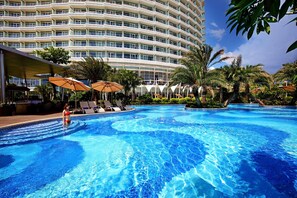 Outdoor pool, pool loungers