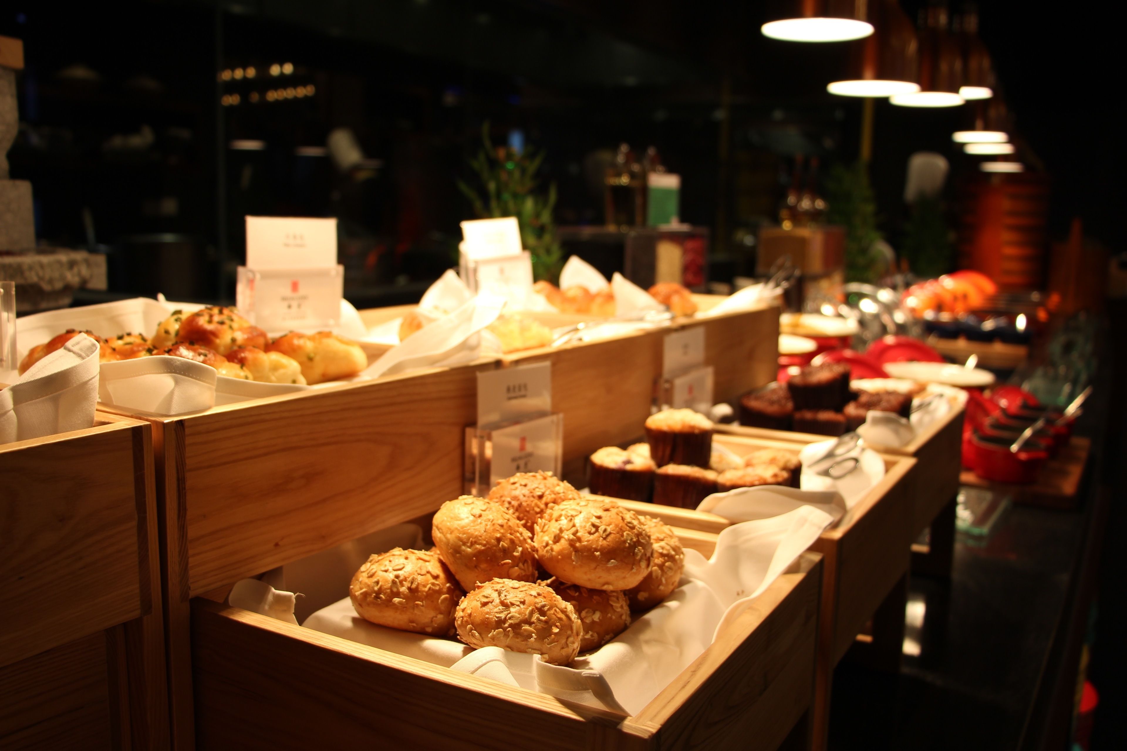 Daily buffet breakfast (CNY 198 per person)