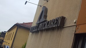 Mặt tiền nơi lưu trú