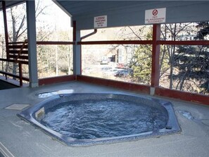 Bañera de hidromasaje interior