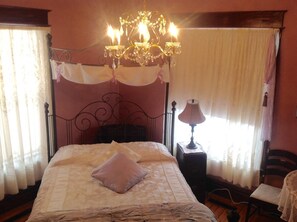 Iron/ironing board, free WiFi, bed sheets - Maison McKenzie House (Campbellton)