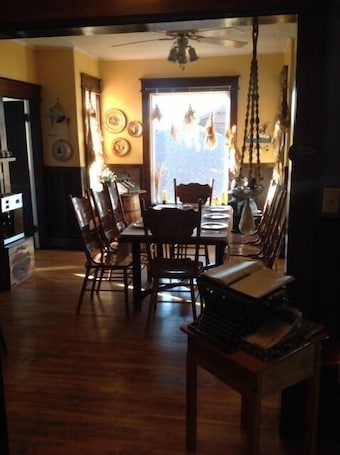Breakfast area. Maison McKenzie House