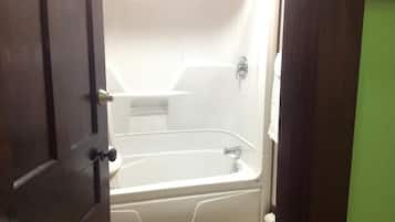 Combined shower/bathtub, hair dryer, towels