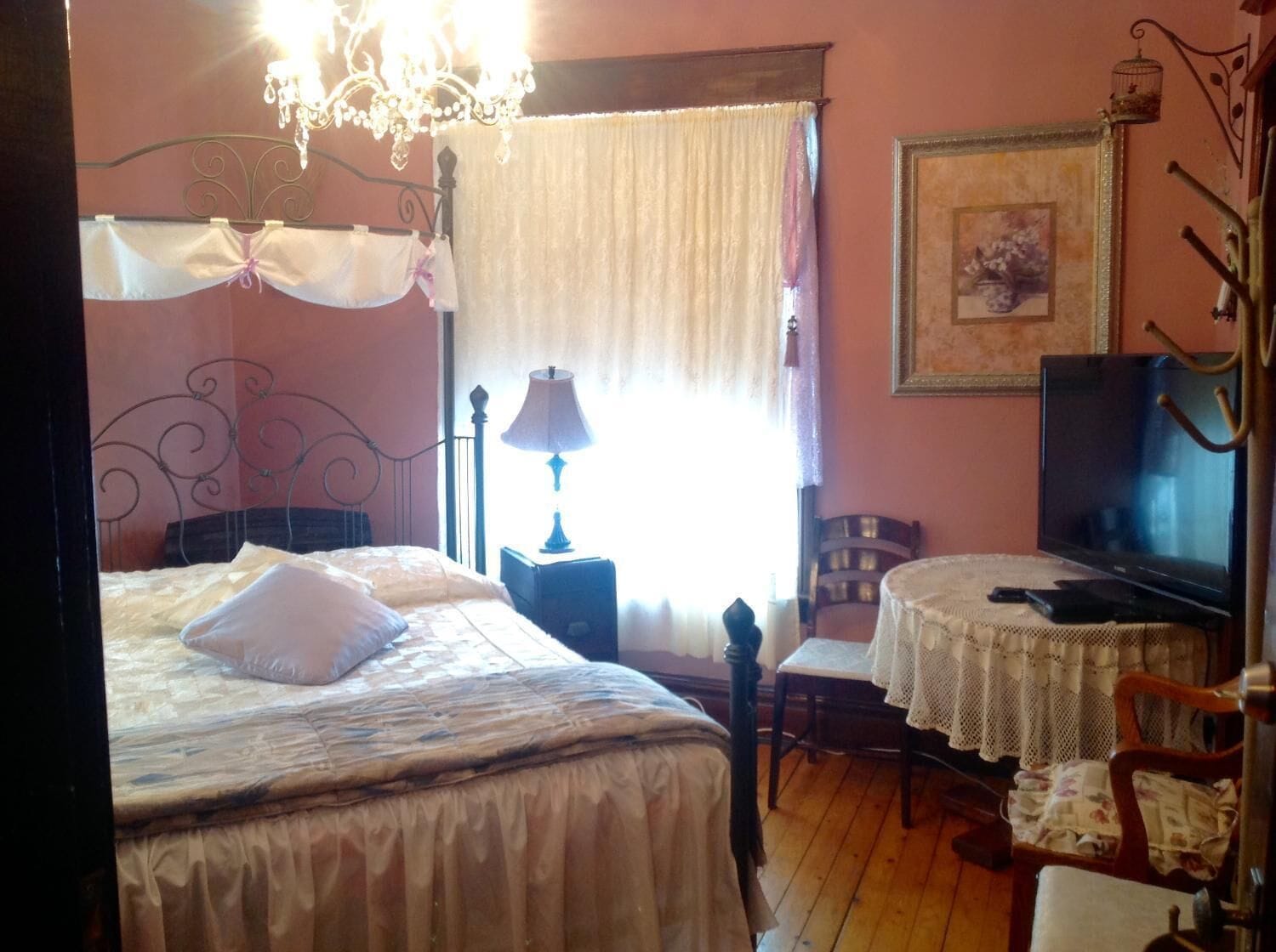 Iron/ironing board, free WiFi, bed sheets