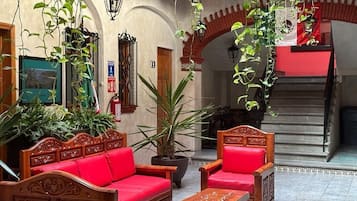 Televisión de 35 pulgadas con canales por cable