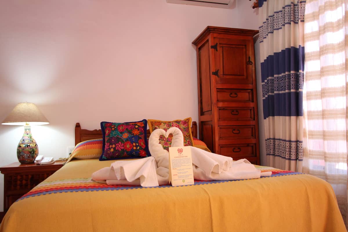 Habitación estándar, 1 cama matrimonial | Cortinas blackout, tabla de planchar con plancha y wifi gratis