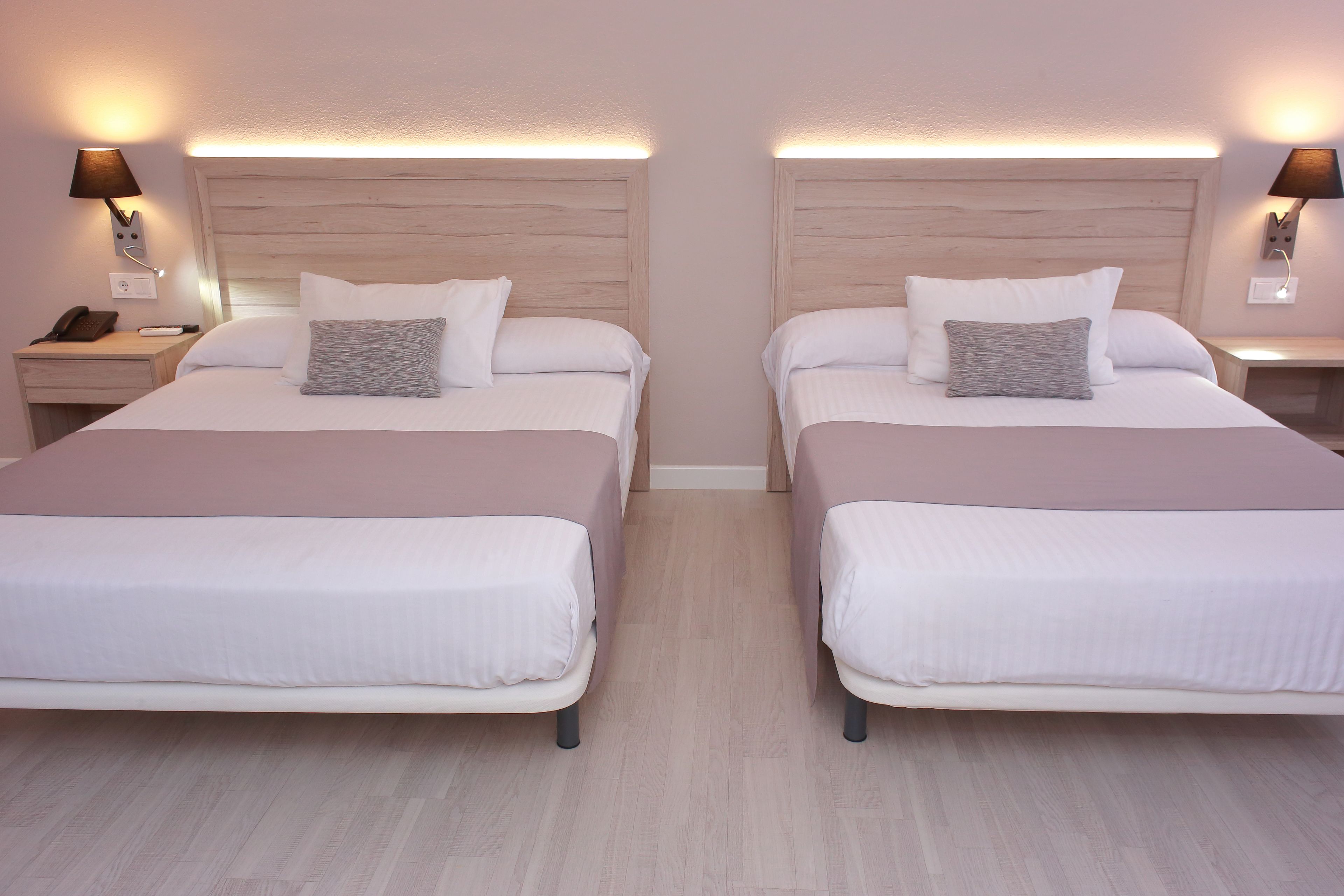 family room | desk, blackout curtains, free cots/infant beds, rollaway beds