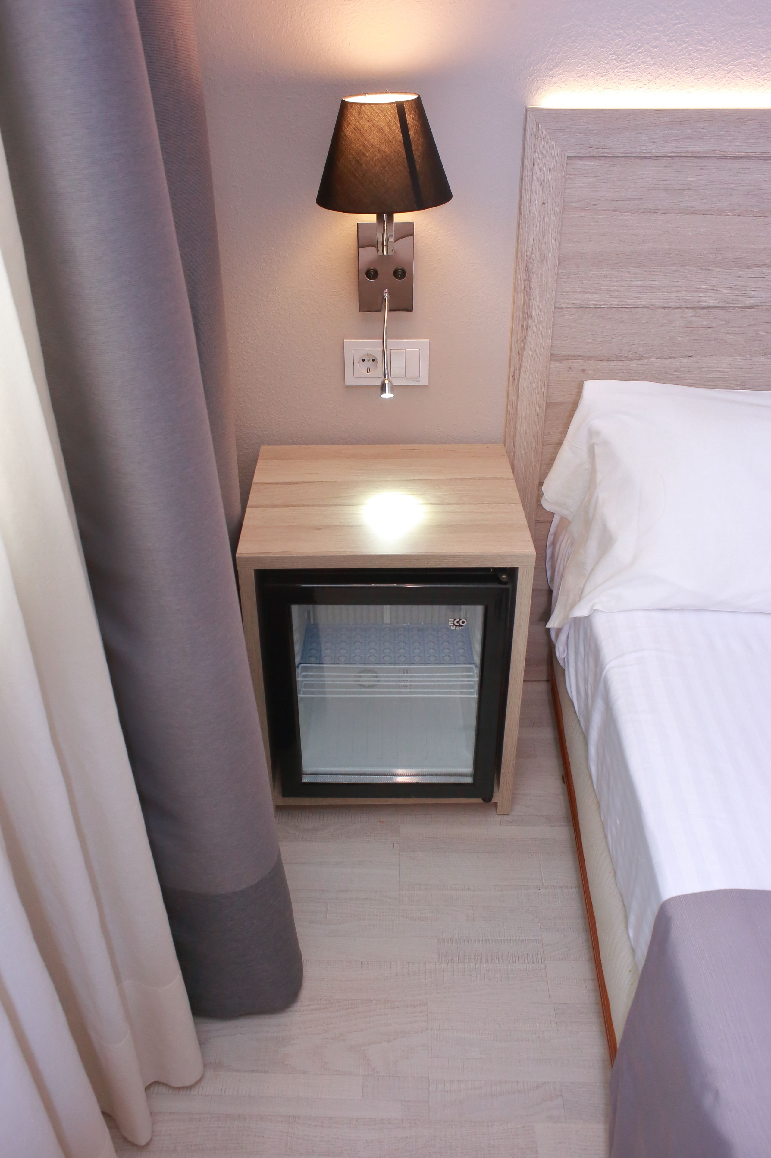 twin room | mini fridge