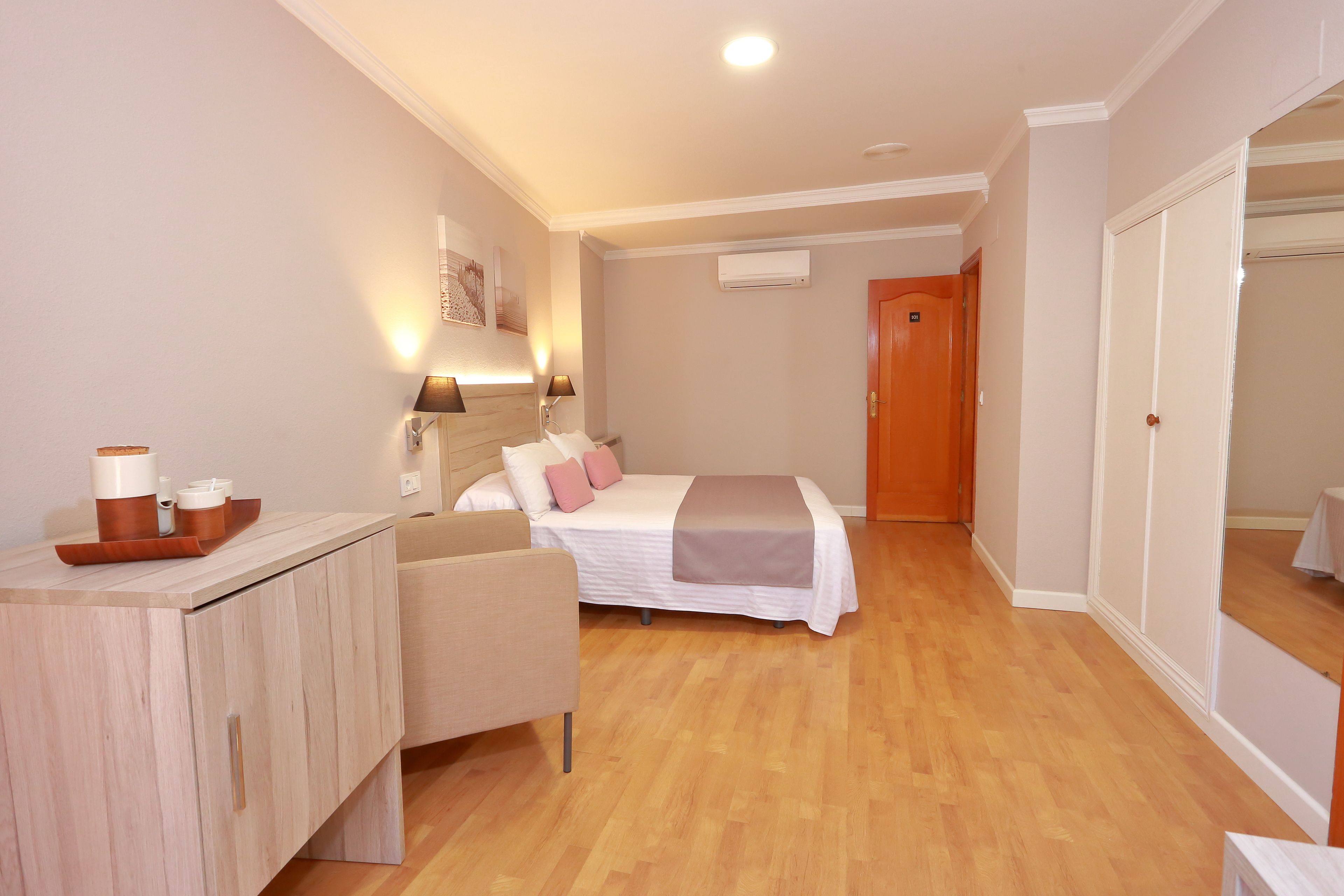 double room | desk, blackout curtains, free cots/infant beds, rollaway beds