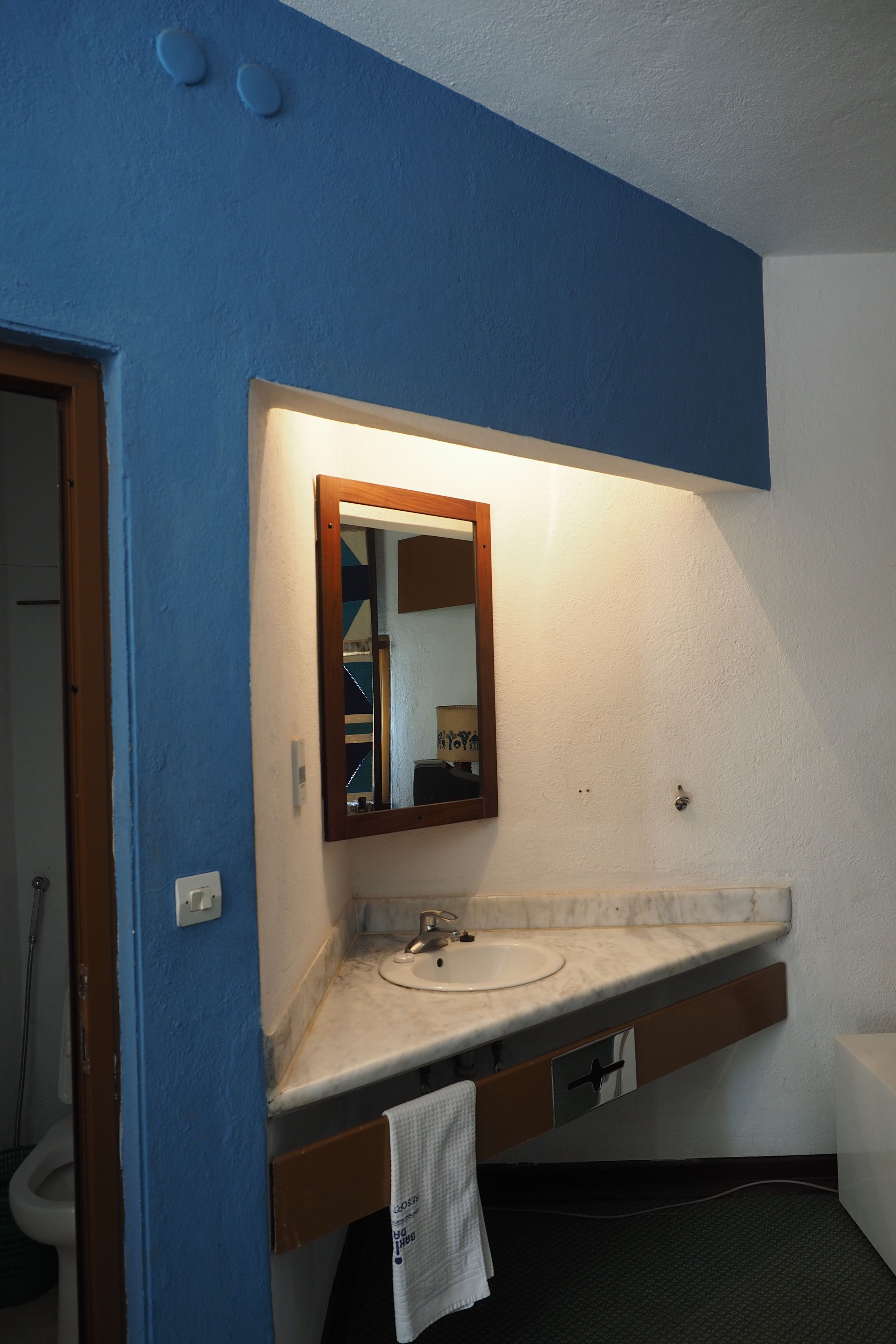 shower, free toiletries, hair dryer, slippers