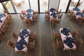 Buffet déjeuner gratuit tous les jours