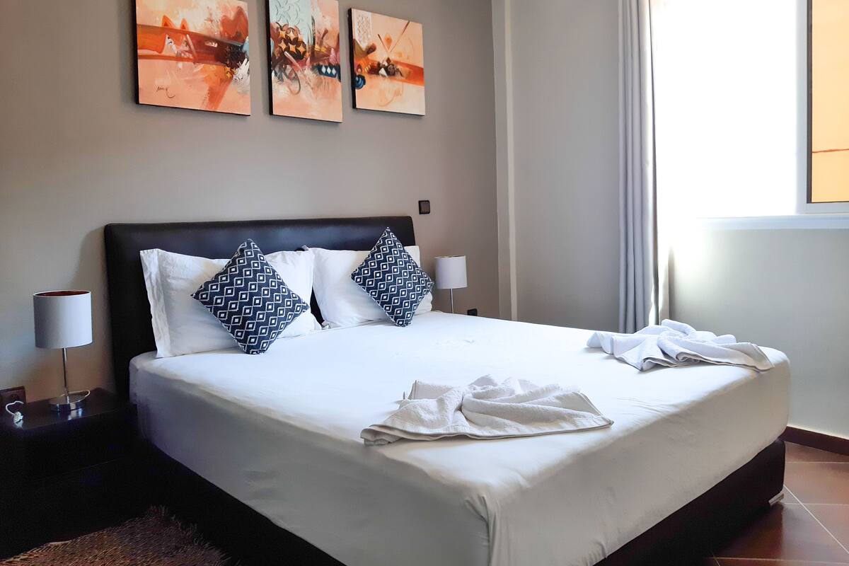 Premium bedding, in-room safe, desk, blackout curtains