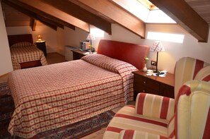 Executive Triple Room, Mountain View | Premium bedding, desk, soundproofing, free cribs/infant beds