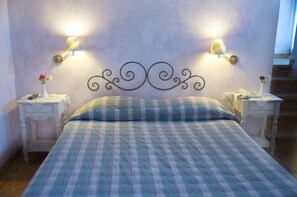 Family Suite, Accessible, Mountain View | Premium bedding, desk, soundproofing, free cribs/infant beds