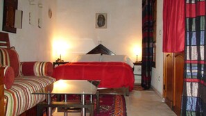 Double Room | In-room safe, free cribs/infant beds, free WiFi, bed sheets