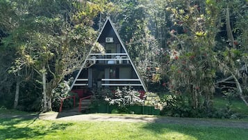 Family Bungalow, 3 Bedrooms, Garden View | Blackout curtains, bed sheets