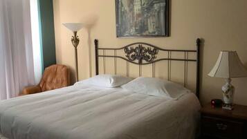 Kamer, 1 kingsize bed, privébadkamer | Badkamer | Gratis toiletartikelen, handdoeken