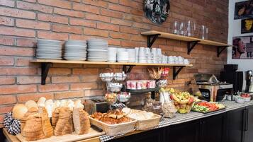 Frokostbuffé hver dag (EUR 12 per person)
