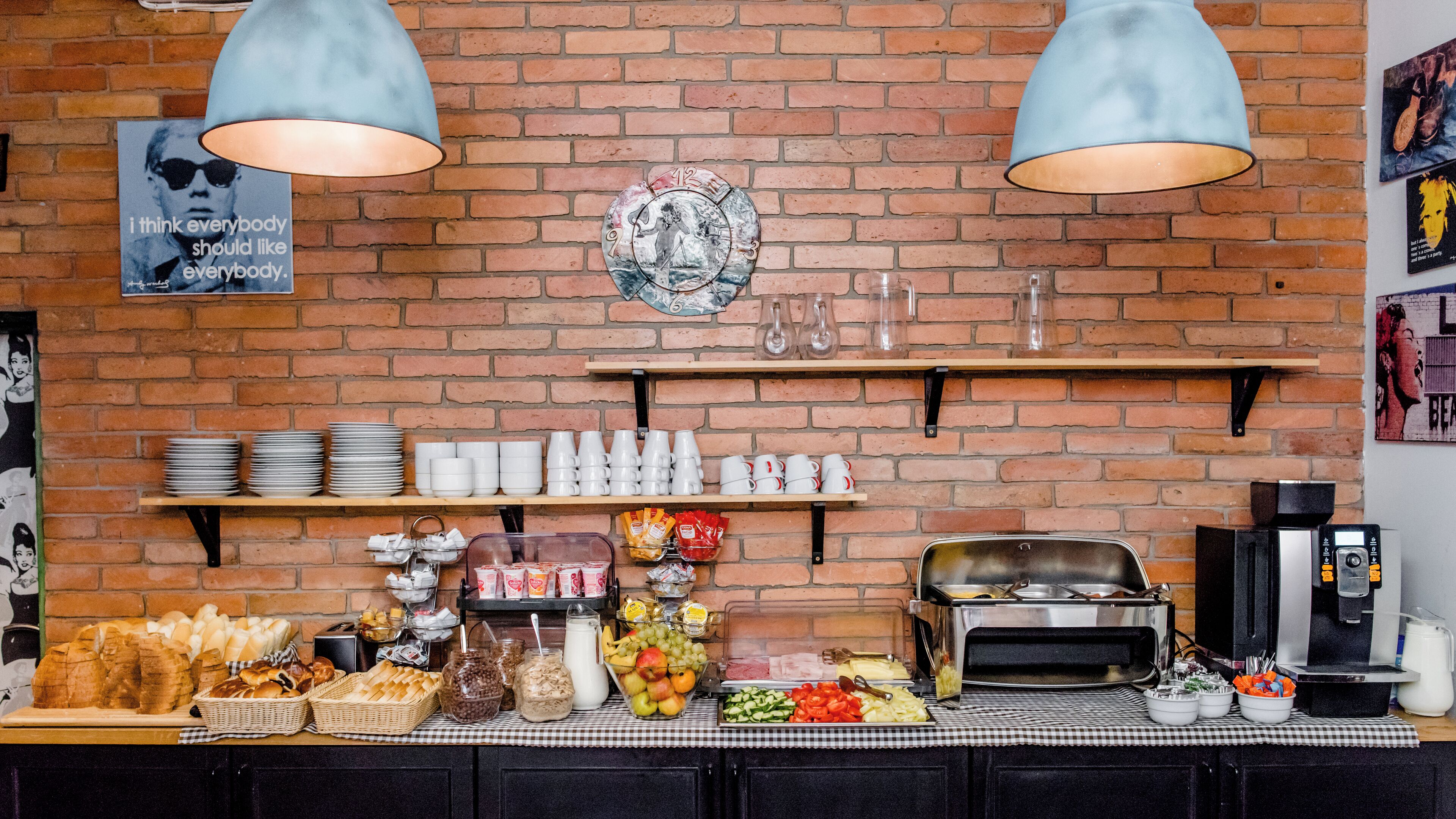 Morgenmadsbuffet hver dag (12 EUR pr. person)