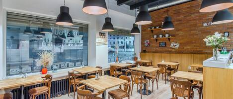 Frokostbuffé hver dag (EUR 12 per person)