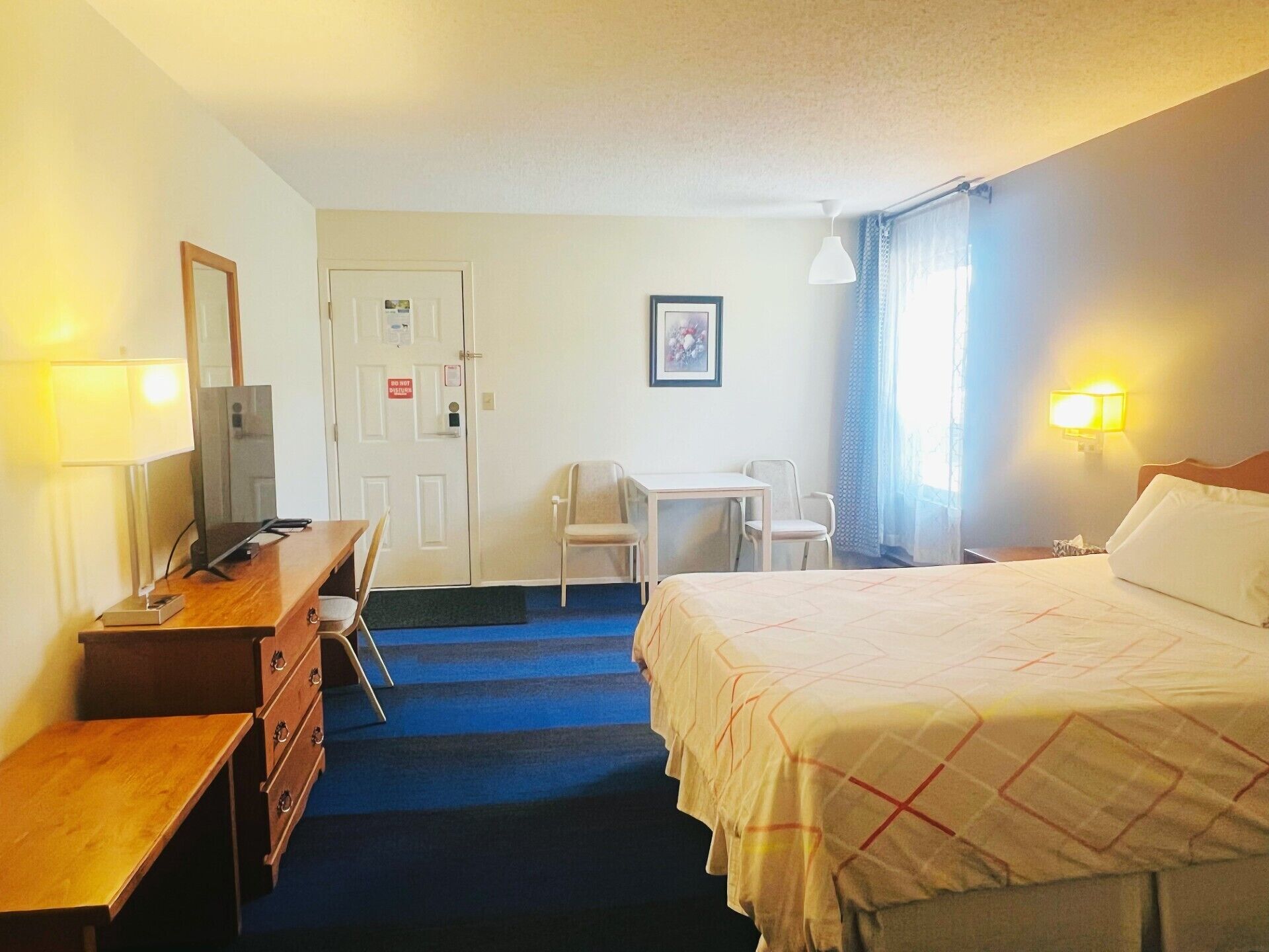 أغطية فراش متميزة وستائر تعتيم وواي فاي مجانًا وملاءات أسرّة