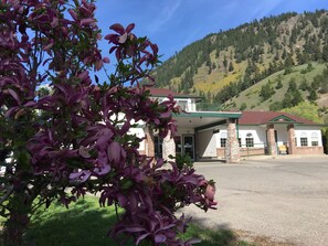 Garden - Chase Country Inn Motel (Chase)