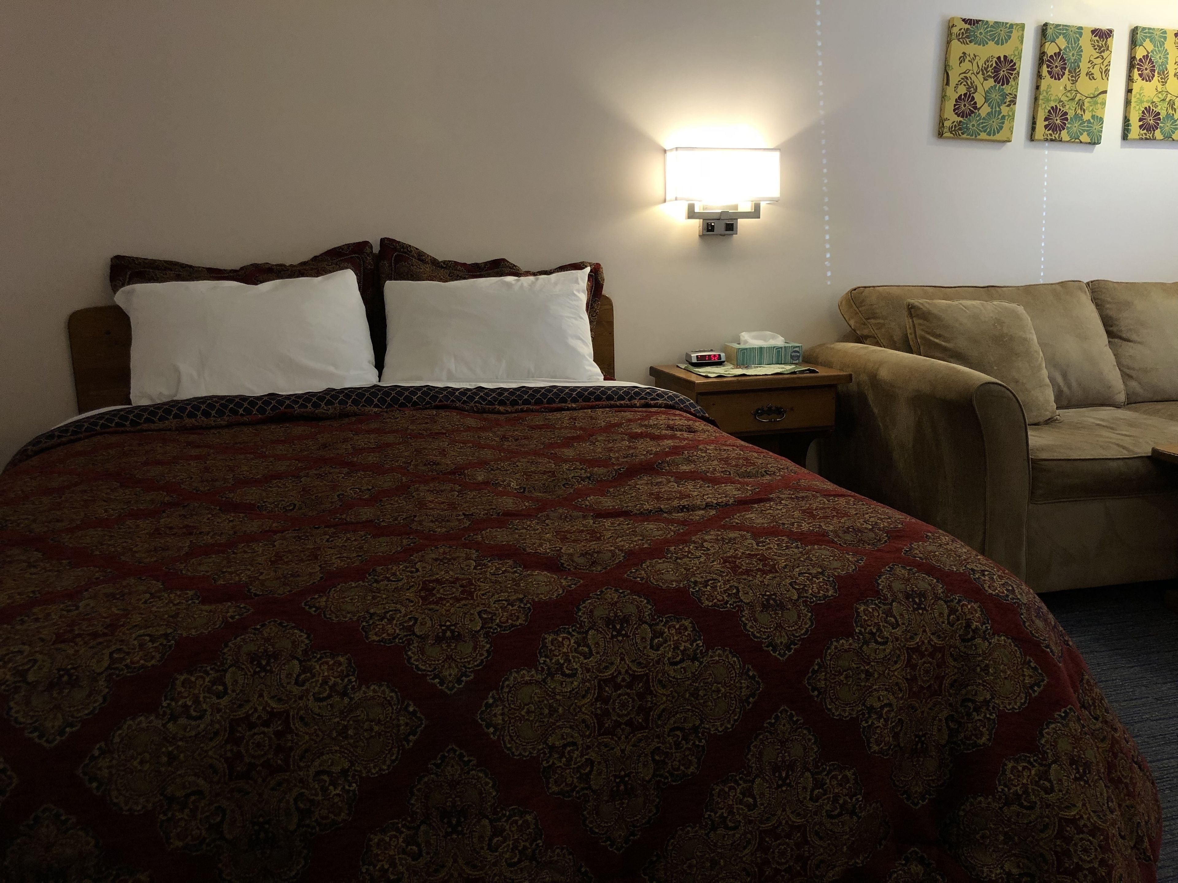 أغطية فراش متميزة وستائر تعتيم وواي فاي مجانًا وملاءات أسرّة