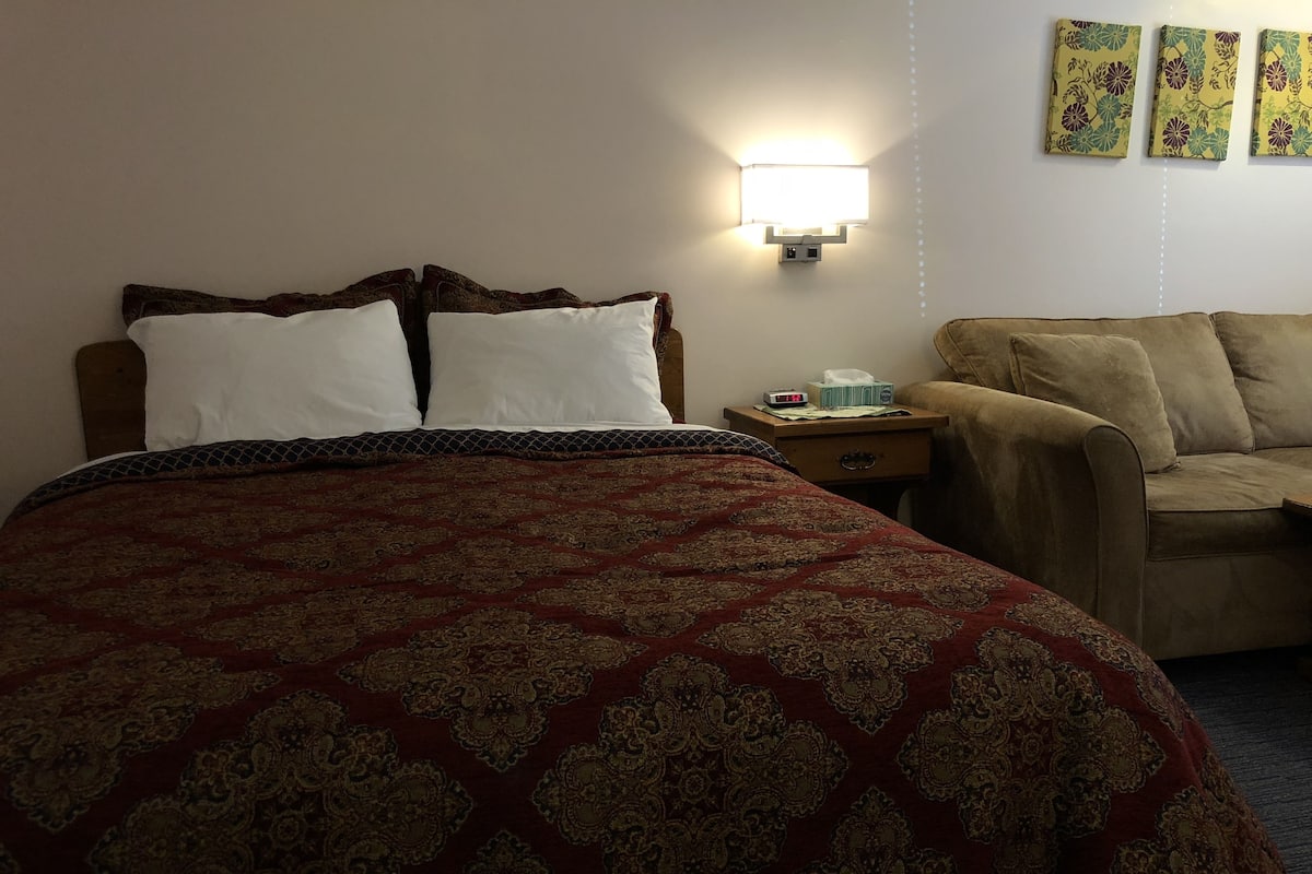 أغطية فراش متميزة وستائر تعتيم وواي فاي مجانًا وملاءات أسرّة