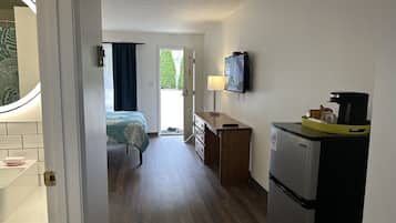 标准房, 1 张大床, 简易厨房, 一层 | 高档床上用品、遮光窗帘、免费 WiFi、床单