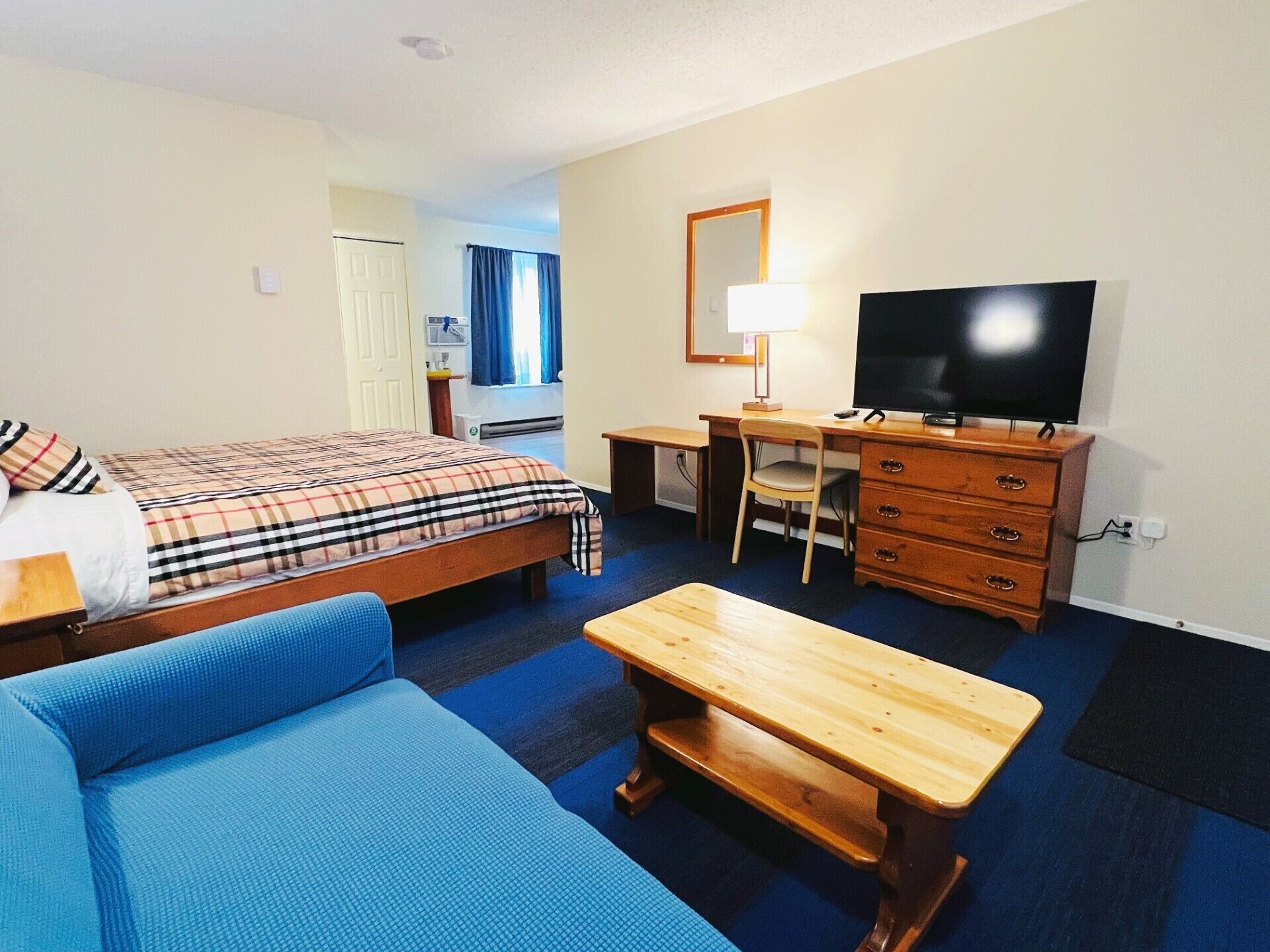 أغطية فراش متميزة وستائر تعتيم وواي فاي مجانًا وملاءات أسرّة