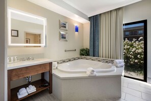 Suite, 1 King Bed, Non Smoking, Jetted Tub - MainStay Suites John Wayne Airport by Choice Hotels (Santa Ana)