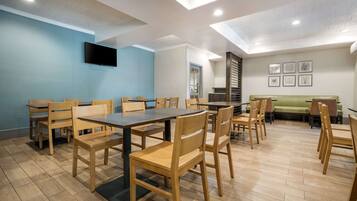 Desayuno completo incluido todos los días