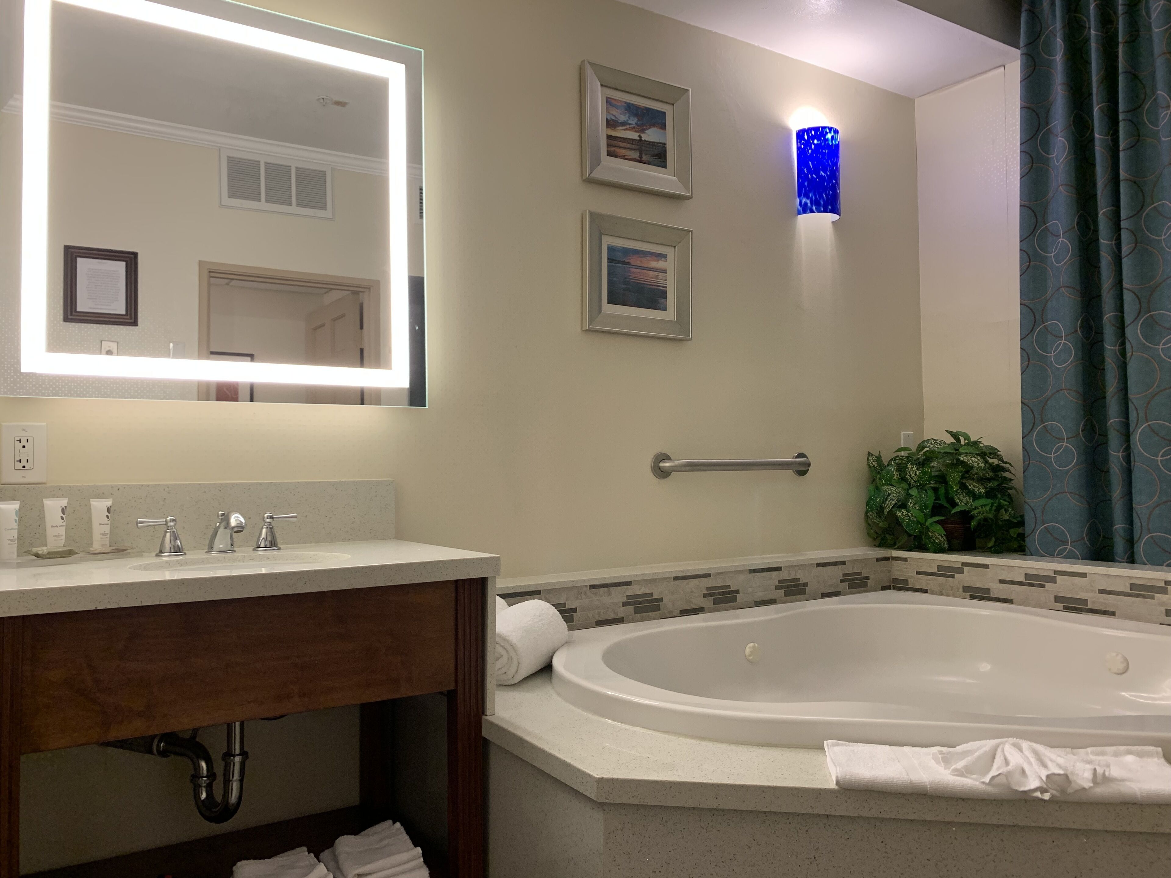 Photo - MainStay Suites John Wayne Airport by Choice Hotels