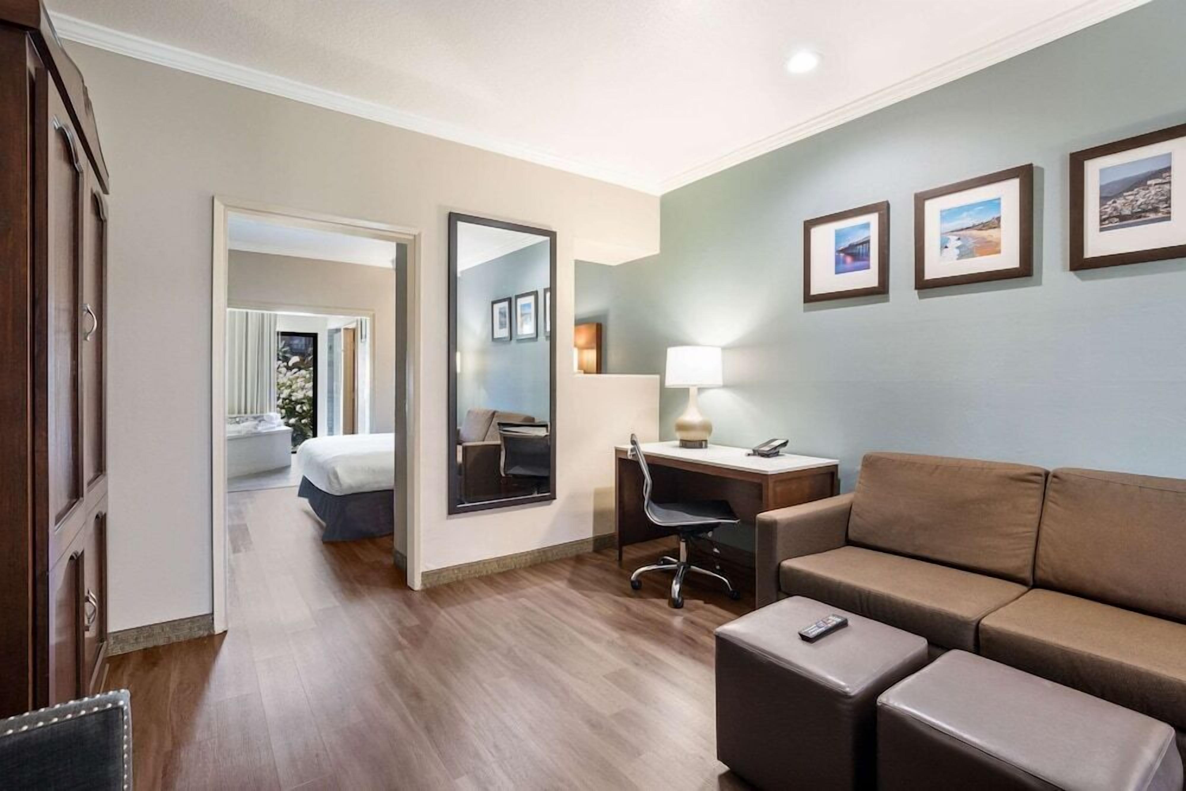 1 bedroom, in-room safe, desk, iron/ironing board