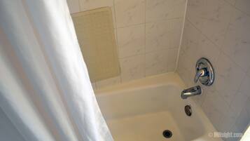 Standard Room, 1 King Bed | Bathroom shower