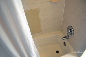 Standard Room, 1 King Bed | Bathroom shower