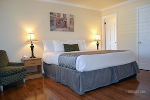 Standard Room, 1 King Bed