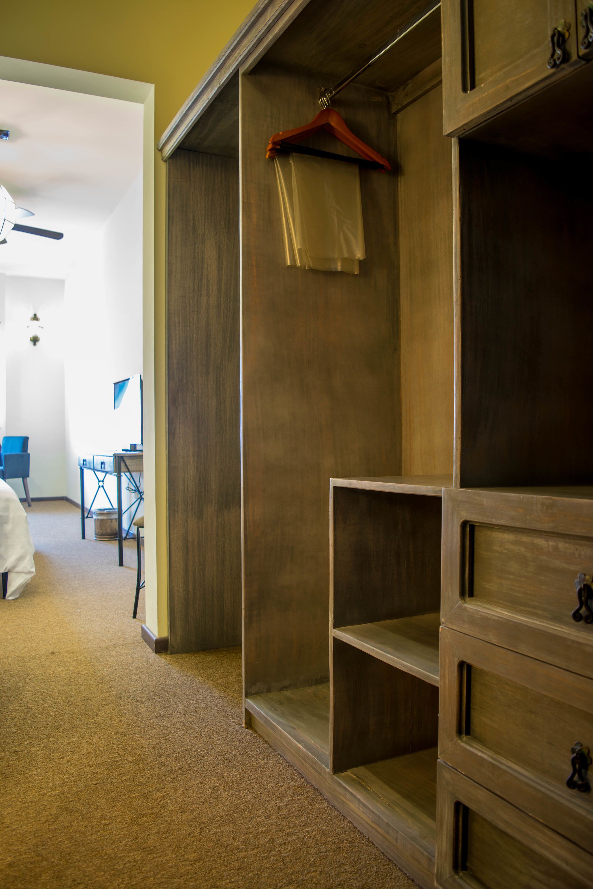 standard room, 1 king bed, private bathroom | 1 bedroom, iron/ironing board, free cots/infant beds, free wifi